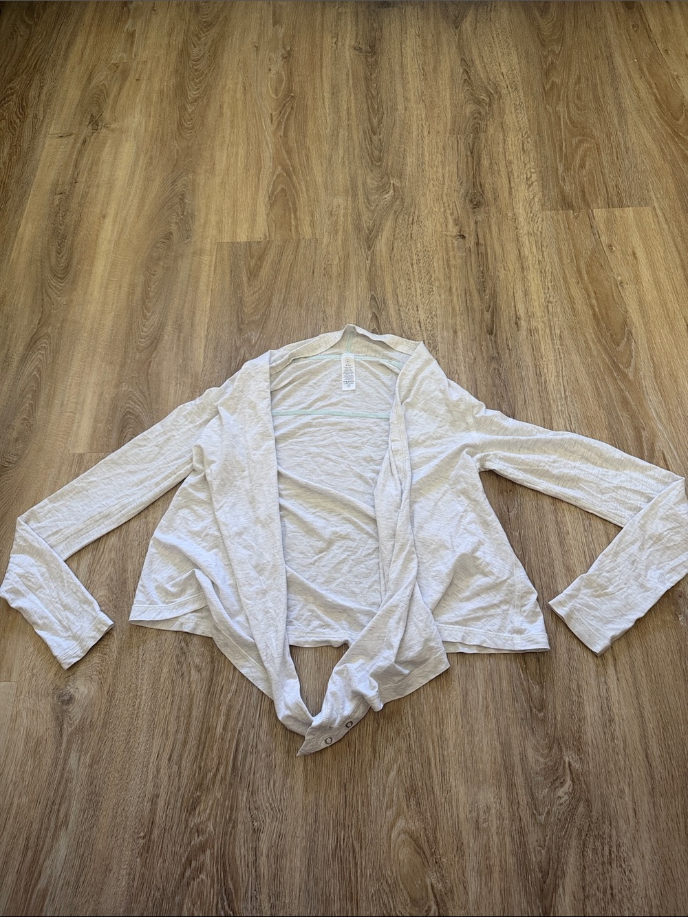 Ivivva light cream tee with pale aqua stitching
